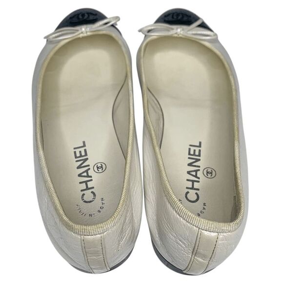Chanel CC Cap Toe Ballet Flats Silvery White & Black Leather EU 39.5 Ballerinas - Picture 9 of 13